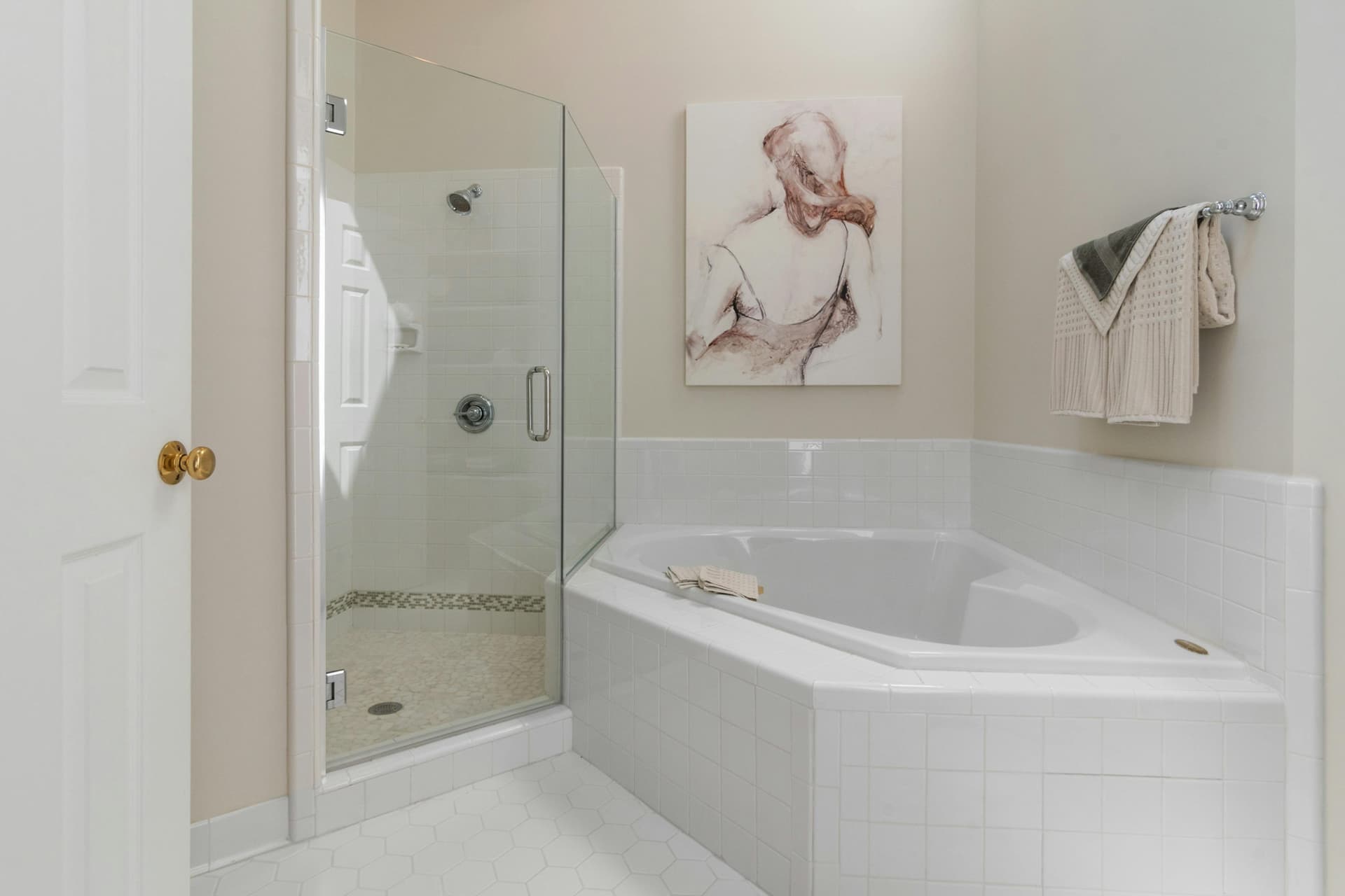 Illuminated Bathroom Cabinets for Organised Bathrooms